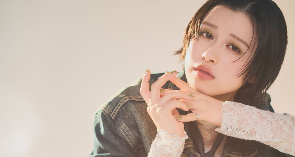 アンジュルム・平山遊季が「メンカラ」で魅せるクールなアイメイク