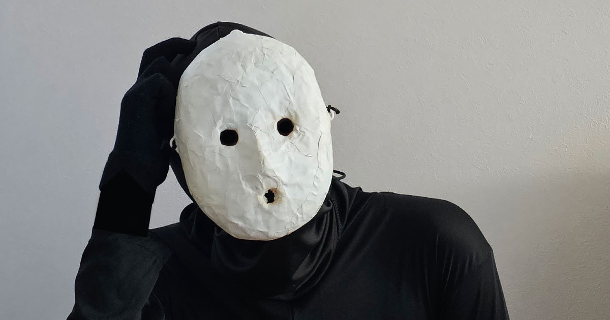 特別撮り下ろし！ 最新作『変な地図』が話題の覆面作家・雨穴の“創作の