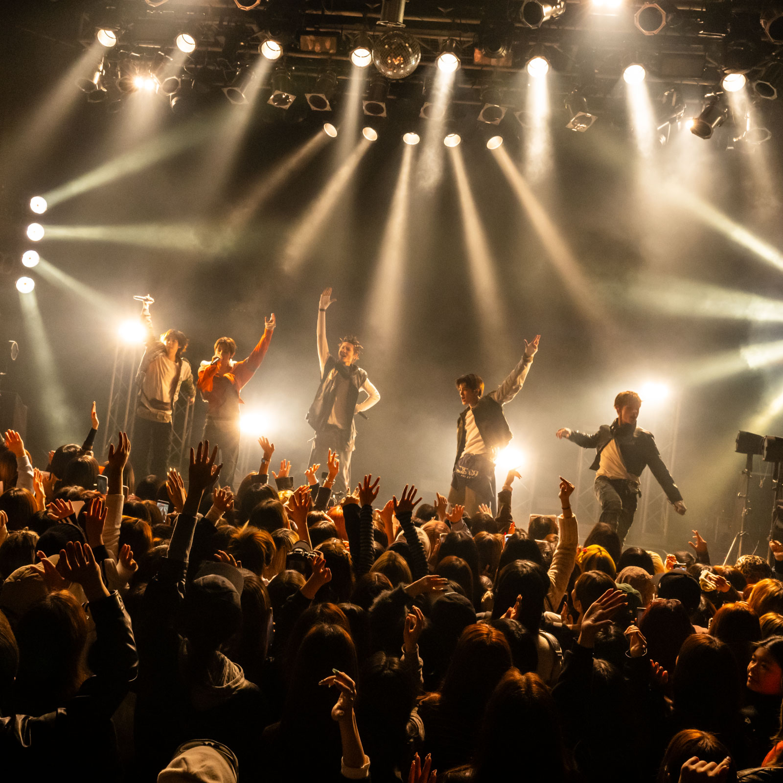 韓国の5人組ボーイグループ CORTIS、日本初ショーケースを開催！ フレッシュなエネルギーと新人離れしたパフォーマンスで圧倒