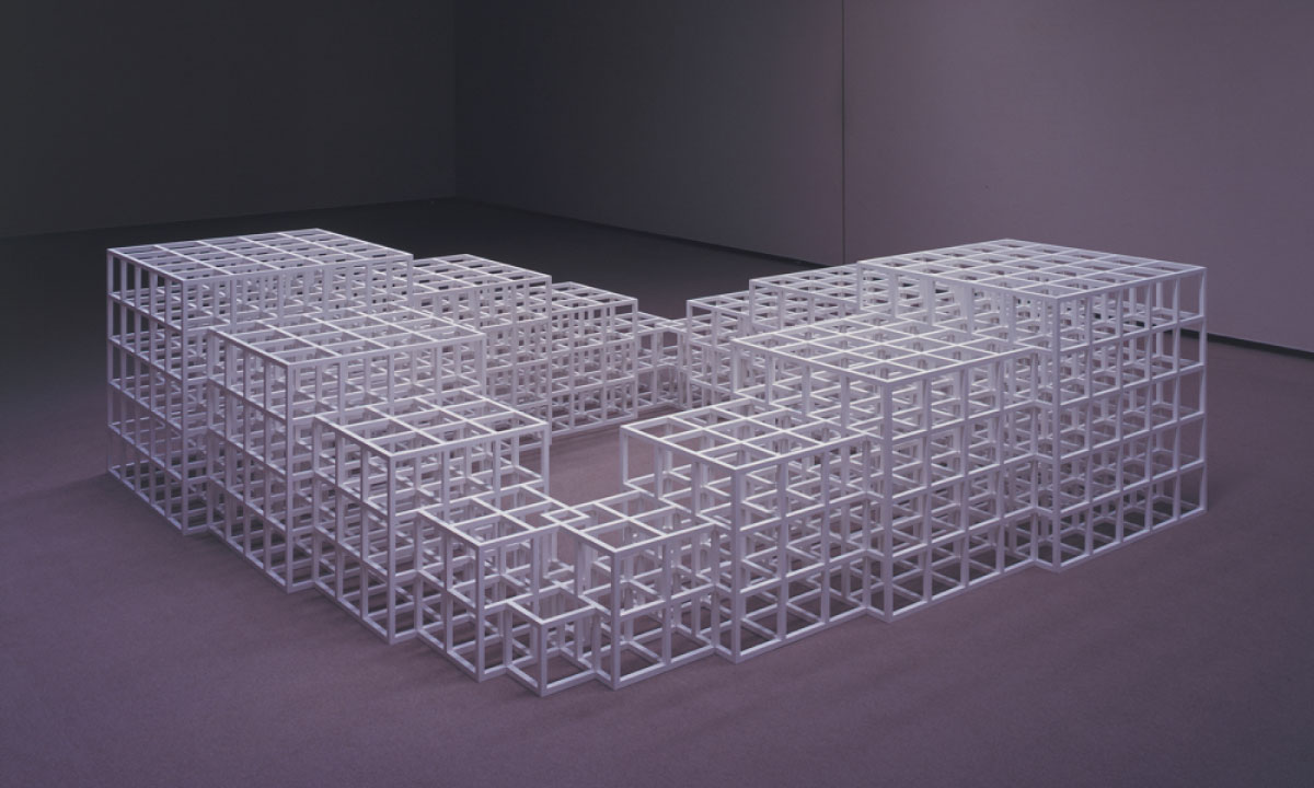 「アイデアこそ芸術」ルウィット初の個展「ソル・ルウィット オープン・ストラクチャー」