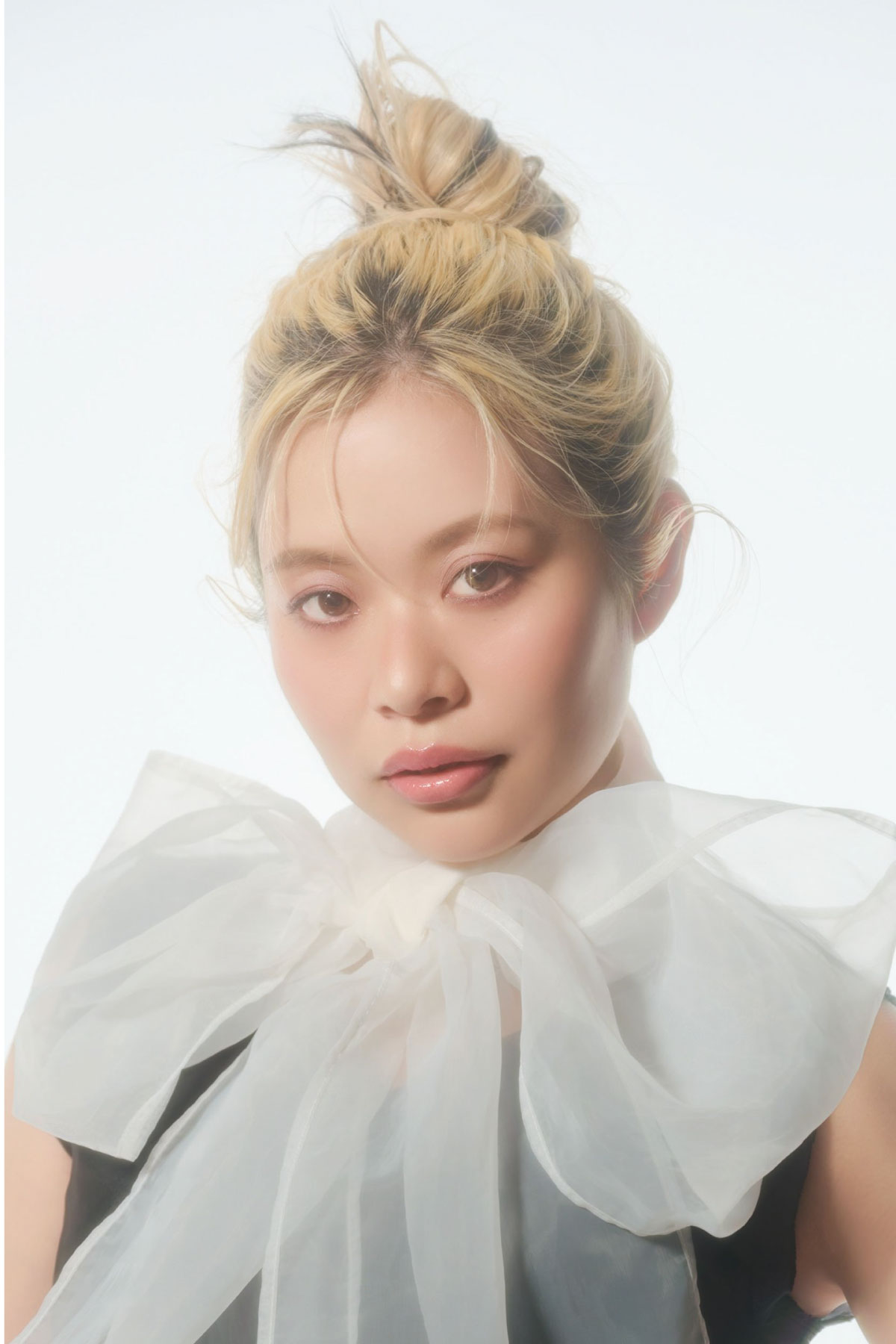 エルフ・荒川さんが普段とは一味違う“アンニュイギャル”に！｜美ジュ-1グランプリ