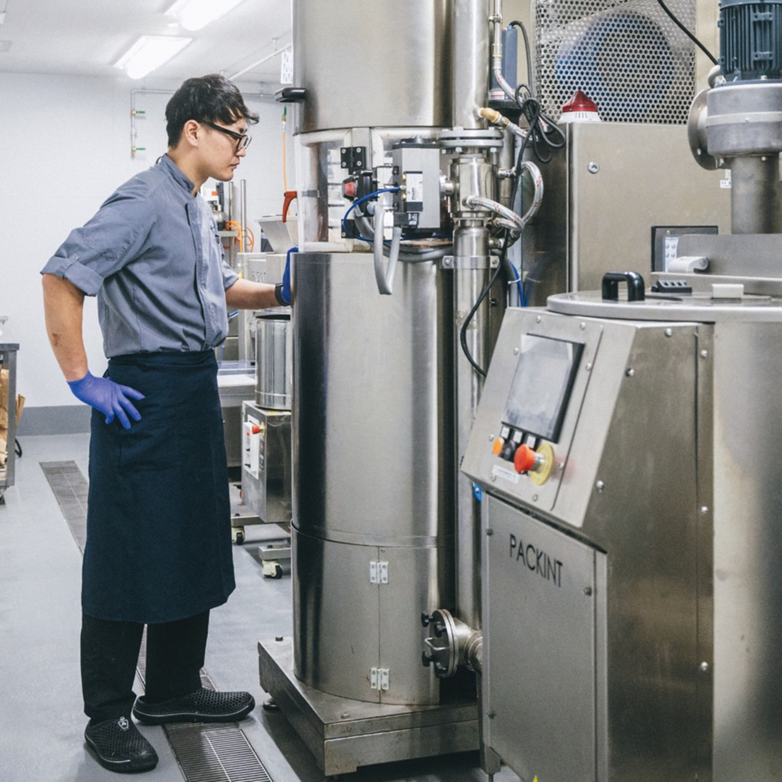 常に心がけているのは、カカオの持ち味を際立てること。『CALATIR』シェフショコラティエ・駿河樹