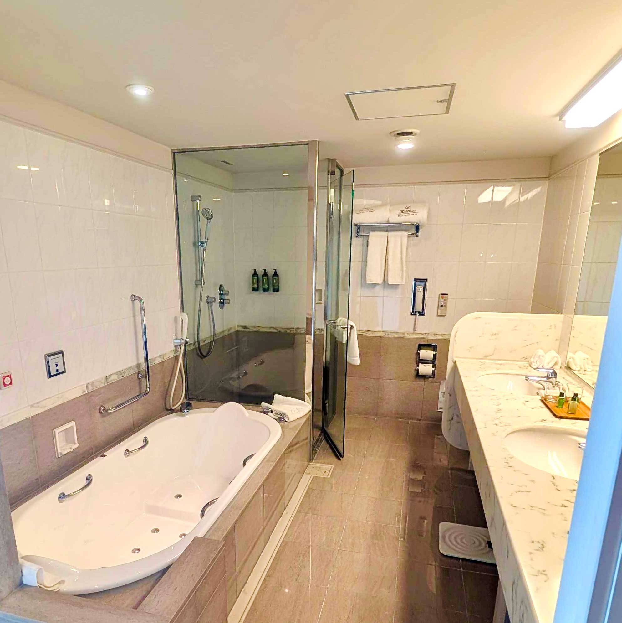 【COVER STORY】ビターもスイートも…チョコレートの魅力を体現した、山田涼介さん表紙撮影の舞台裏