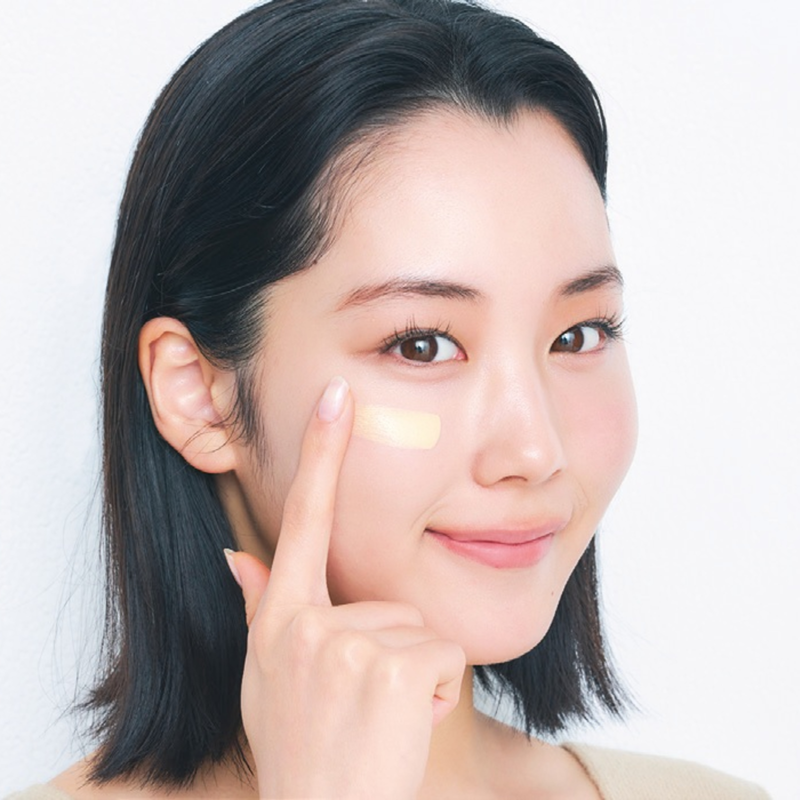 特別なテクニックなくツヤ肌になれる！ 肌印象を左右する“ファンデーション”6選