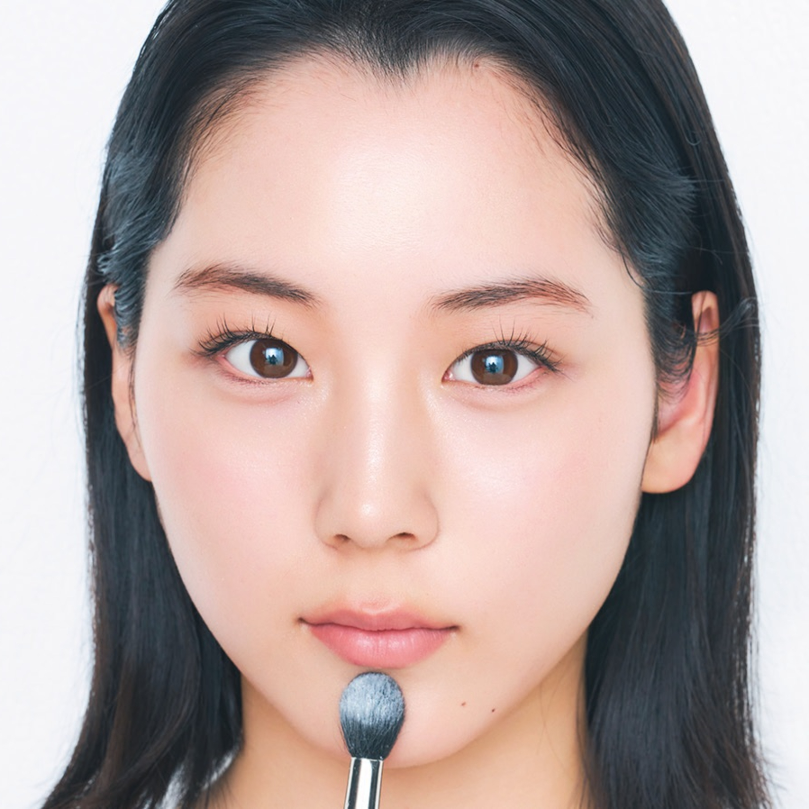 ナチュラルツヤで肌印象もUP！ 今季注目の“パウダー＆ハイライト”