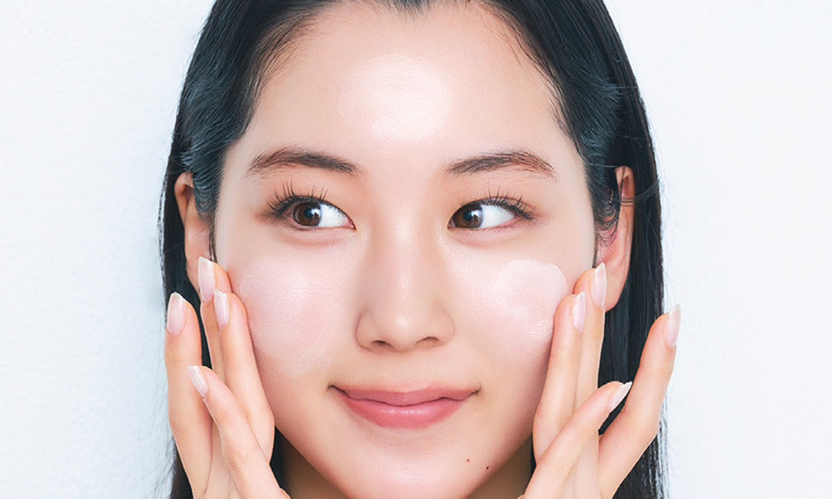 𠮷﨑沙世子さんと江端妃咲さんがナビゲート！ 今シーズンのトレンド肌の作り方