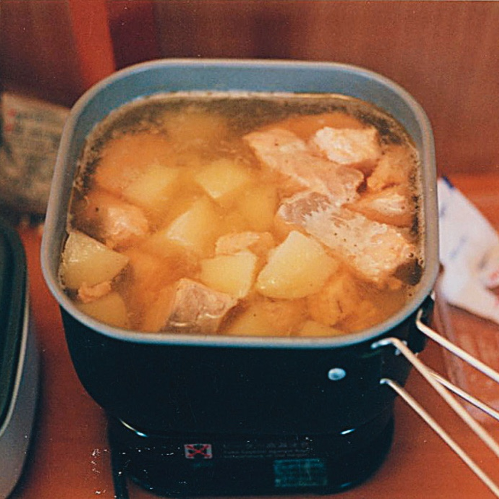 一杯のスープが映し出す、深遠な生命の循環を見つめ直す展覧会