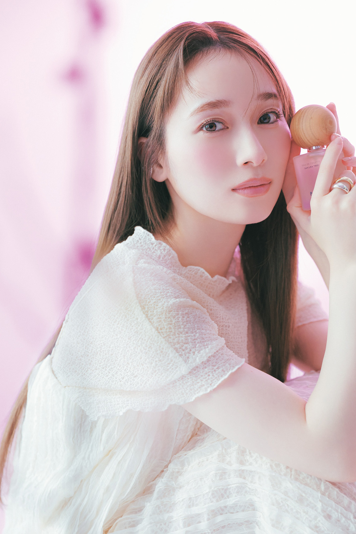 櫻坂46・守屋麗奈「うららかな日につけたくなる桜の香り」 桜フレグランス