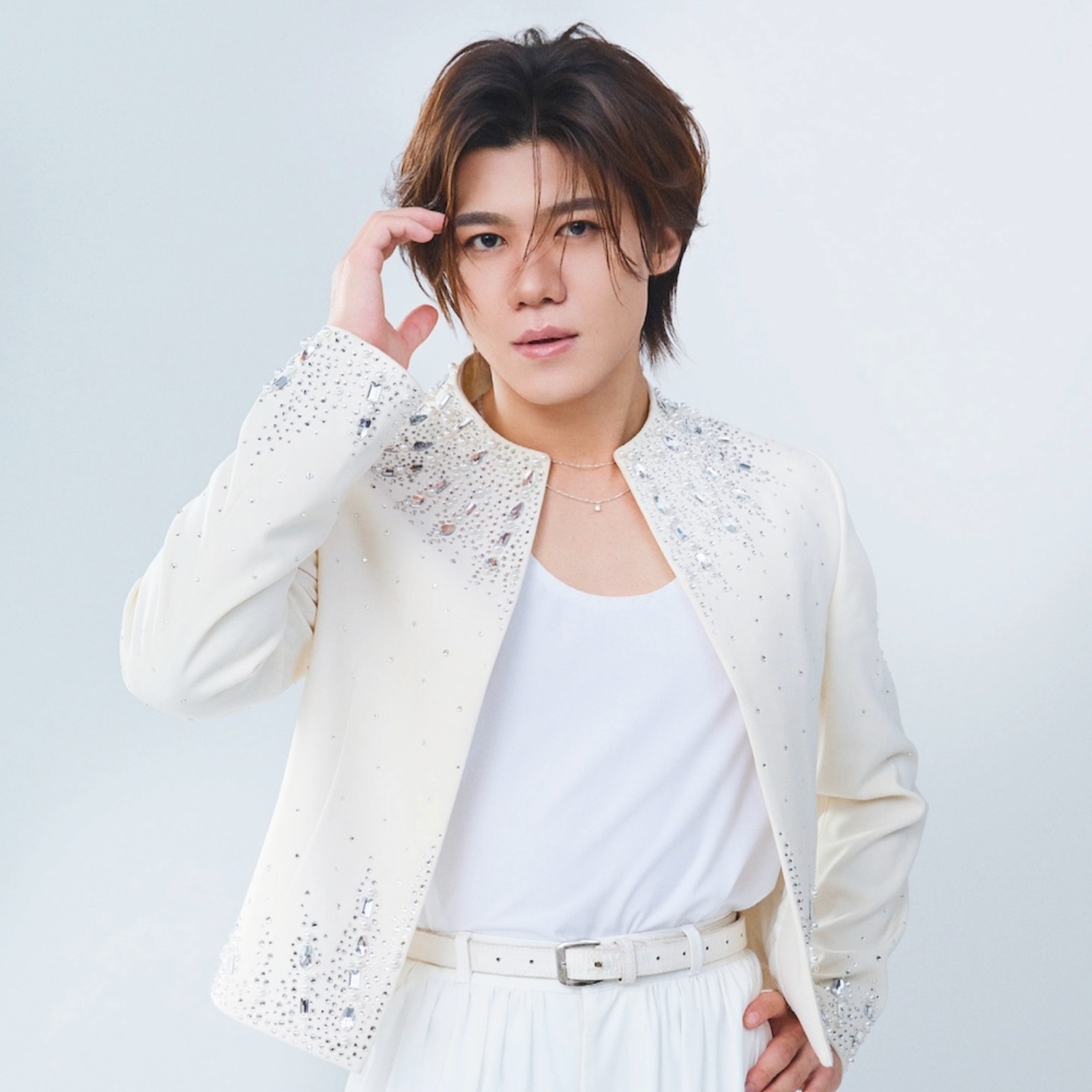 新浜レオン「演歌・歌謡の枠を超え、パッション全開で音楽の道を走りたい！」
