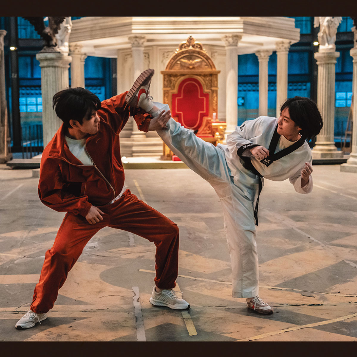 イショクのヒーローチーム、王道を行く！ 映画『ハイファイブ！』