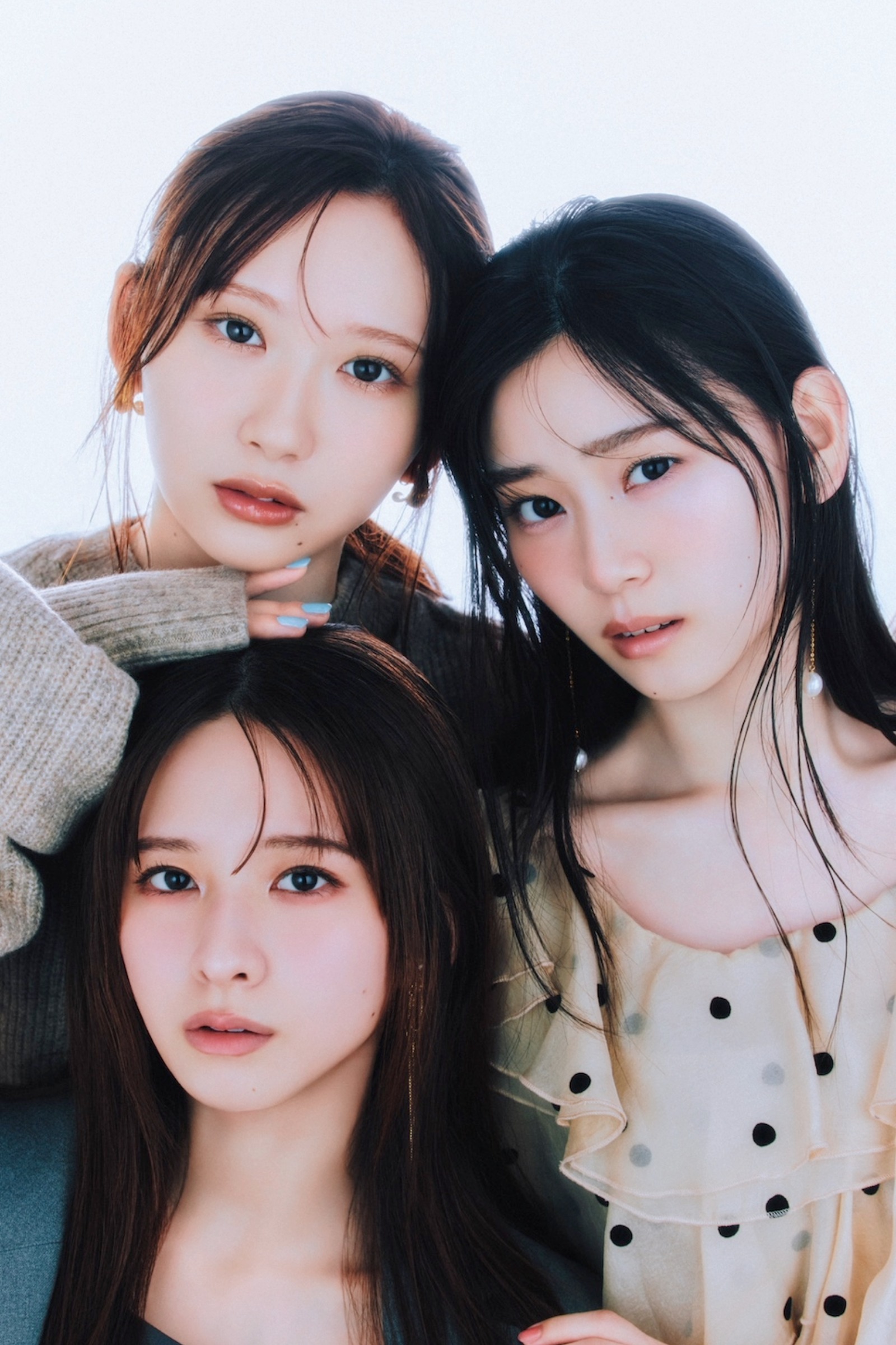 坂道の新世代エースの3人が纏う、秋のトレンド“Neoミュートメイク”