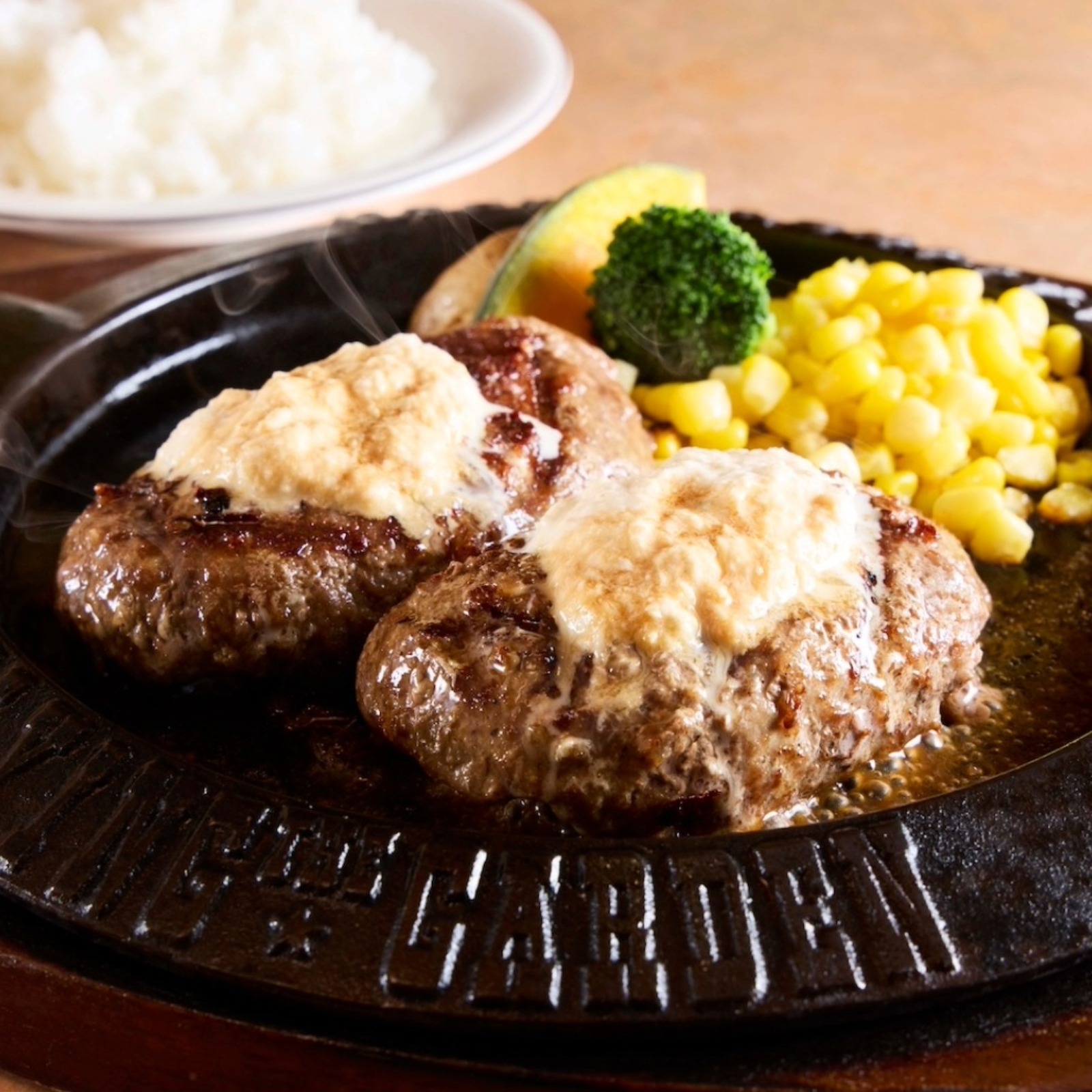 お店独特の“肉カルチャー”をご堪能あれ！ ご当地ハンバーグチェーン